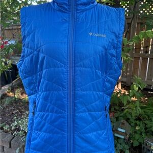Columbia Quilted Bright Blue Women’s Vest. Size XL.